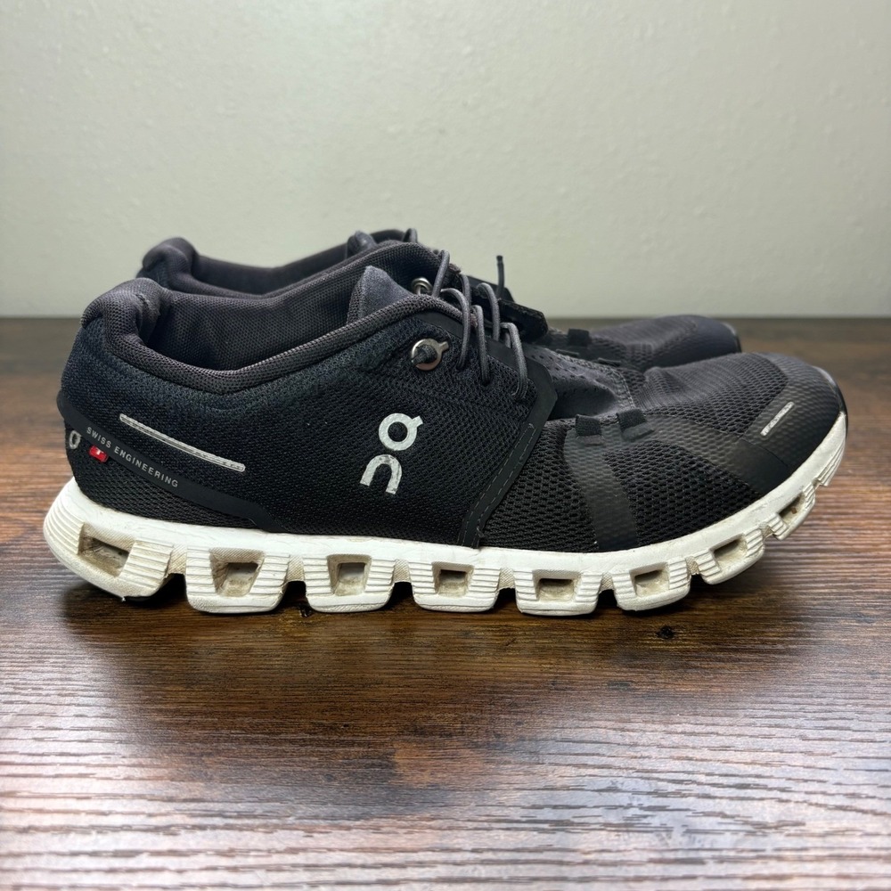 On Cloud Running Shoes Black White Womens US 8 59.98904 Sneakers
